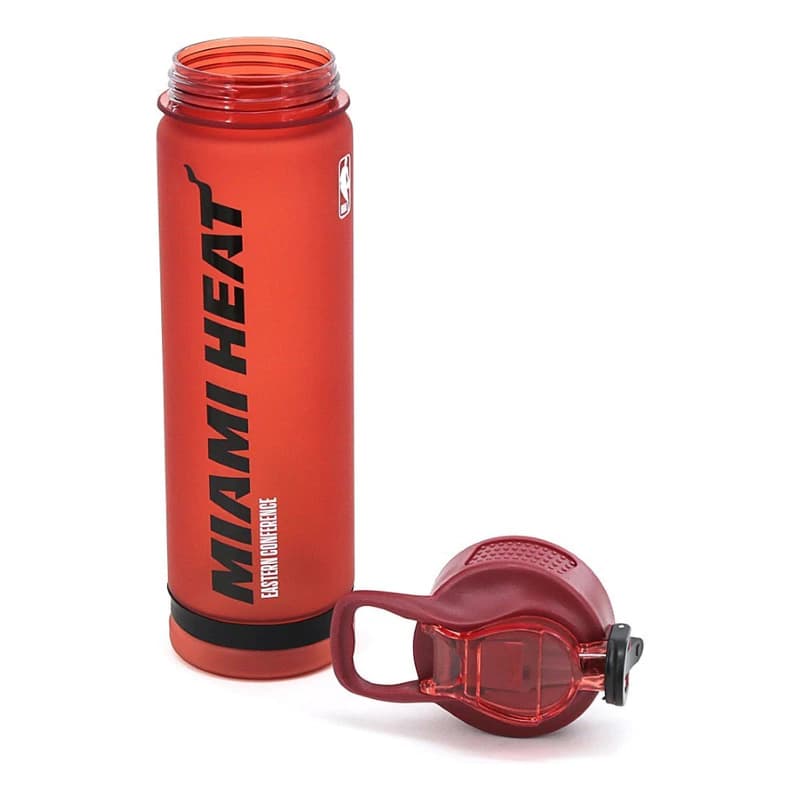 Botella Deportiva NBA Miami Heat 850ml – Libre de BPA, Pico Rebatible y Asa
